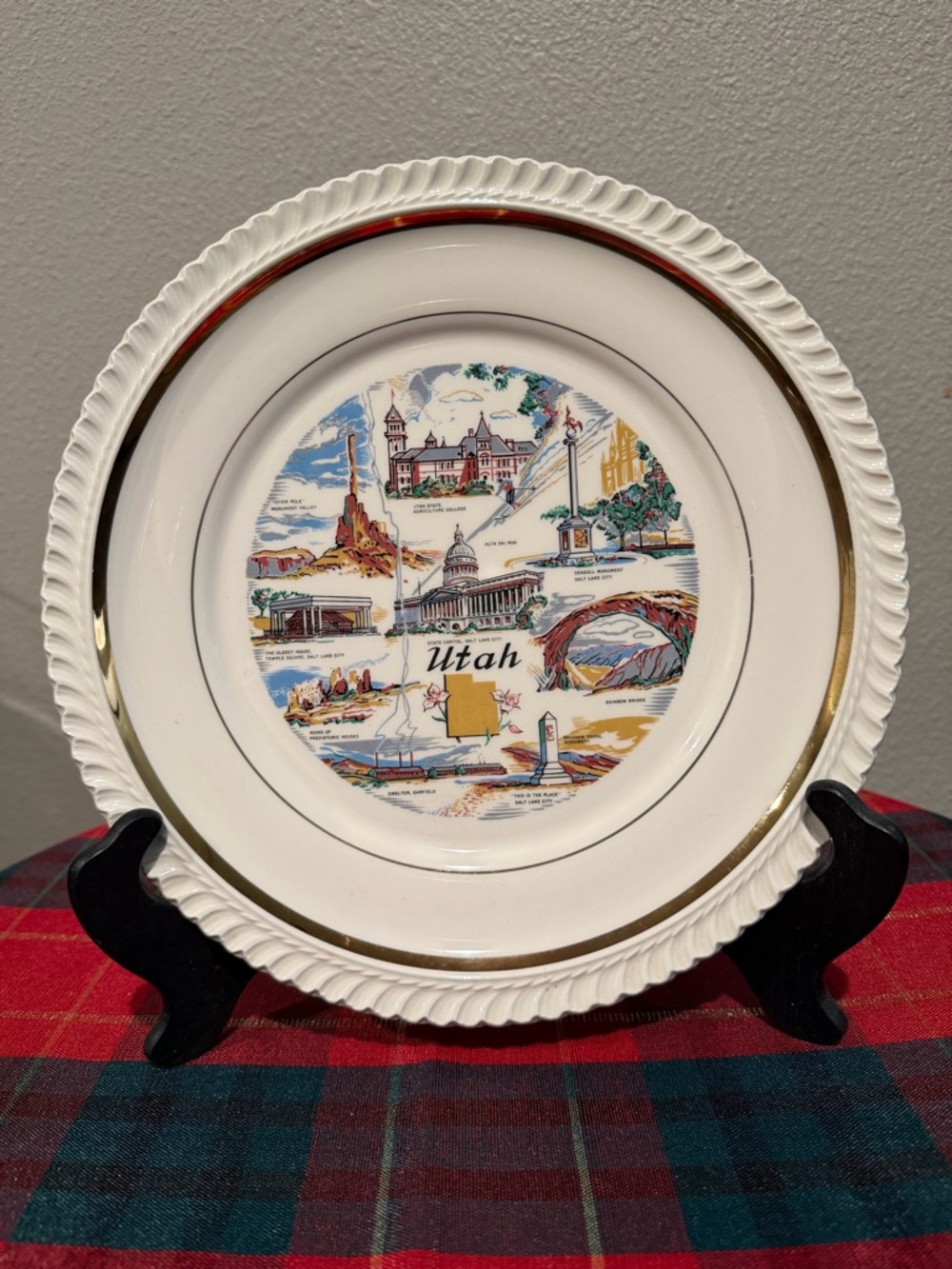 Utah Souvenir Decorative Ceramic Plate with Gold Trim